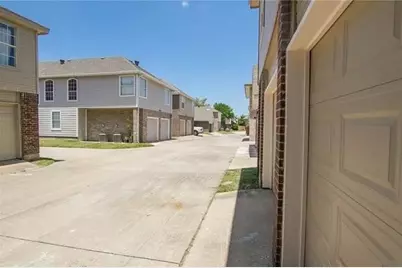 9401 Blue Jay Way, Irving, TX 75063 - Photo 32