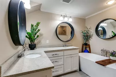 318 Ruth Street, Grapevine, TX 76051 - Photo 14