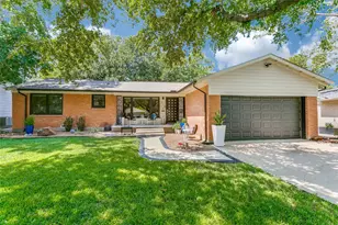 318 Ruth St, Grapevine, TX 76051 - Photo 2