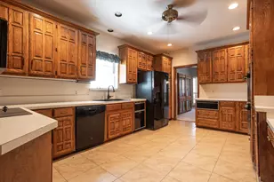 714 Mill Creek Rd, Lancaster, TX 75146 - Photo 8