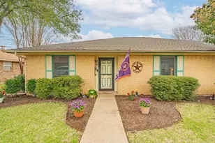 401 Meadow Ridge Dr, Cedar Hill, TX 75104 - Photo 2