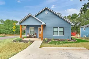 1131 W Owing St, Denison, TX 75020 - Photo 2