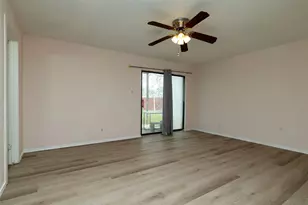 522 Royal Valley Rd, Grand Prairie, TX 75052 - Photo 10