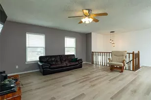 522 Royal Valley Rd, Grand Prairie, TX 75052 - Photo 4