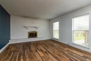 522 Royal Valley Rd, Grand Prairie, TX 75052 - Photo 8