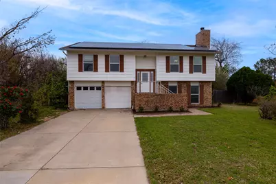 522 Royal Valley Road, Grand Prairie, TX 75052 - Photo 1