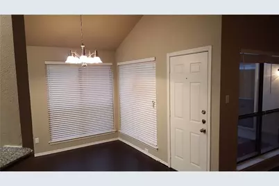 515 Valley Spring Drive, Arlington, TX 76018 - Photo 4