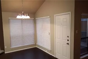 515 Valley Spring Dr, Arlington, TX 76018 - Photo 4