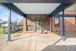 504 W Gilmer St, Ennis, TX 75119 - Photo 4