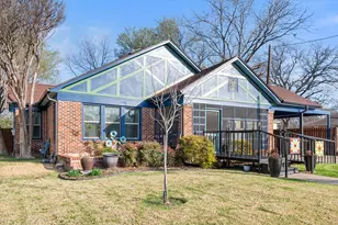 504 W Gilmer St, Ennis, TX 75119 - Photo 1