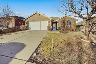 3916 Big Thicket Dr, Fort Worth, TX 76244 - Photo 2