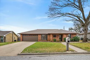 111 Blue Jay St, Stephenville, TX 76401 - Photo 2