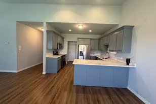 792 E Northside Dr, Pilot Point, TX 76258 - Photo 8