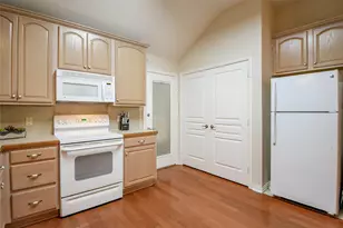 1010 Hayden Ct, Granbury, TX 76048 - Photo 12