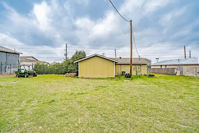 301 Eastridge Road, Granbury, TX 76049 - Photo 12
