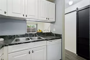 634 W Collins St, Denton, TX 76201 - Photo 6