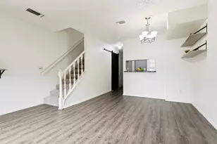 634 W Collins St, Denton, TX 76201 - Photo 4