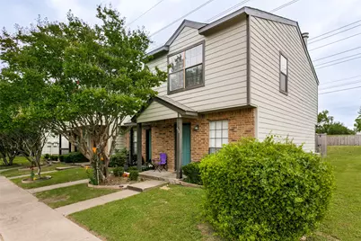 634 W Collins Street, Denton, TX 76201 - Photo 2
