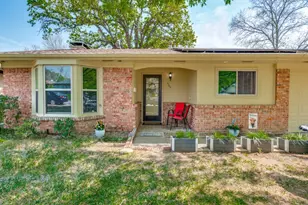 506 E Huitt Ln, Euless, TX 76040 - Photo 4