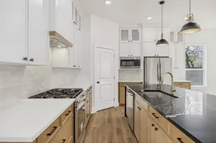 3910 Harlingen, Dallas, TX 75212 - Photo 2