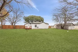 410 Ayres St, Hutchins, TX 75141 - Photo 14