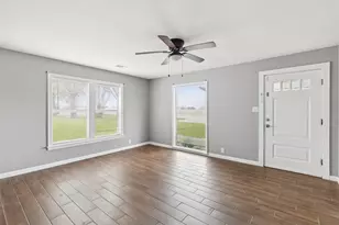 410 Ayres St, Hutchins, TX 75141 - Photo 4