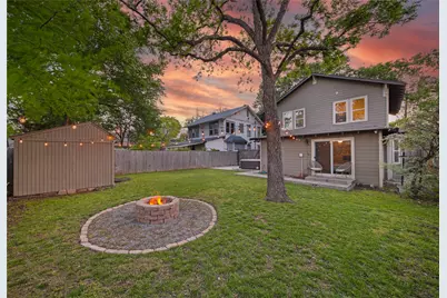 828 Elsbeth Street, Dallas, TX 75208 - Photo 32