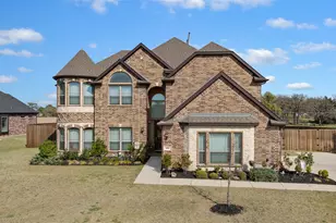 800 Beckington Dr, Shady Shores, TX 76208 - Photo 2