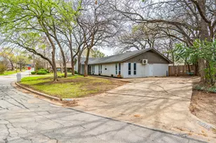 1819 W Cedar Elm Dr, Arlington, TX 76012 - Photo 4