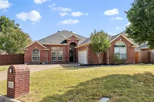 7 Equestrian Ct, Mansfield, TX 76063 - Photo 2