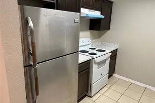 210 W 4th St, Irving, TX 75060 - Photo 12