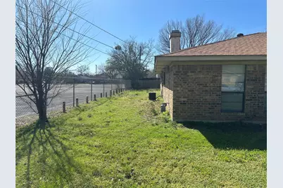 210 W 4th Street, Irving, TX 75060 - Photo 20