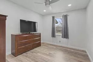 405 Torrey St, Granbury, TX 76048 - Photo 20