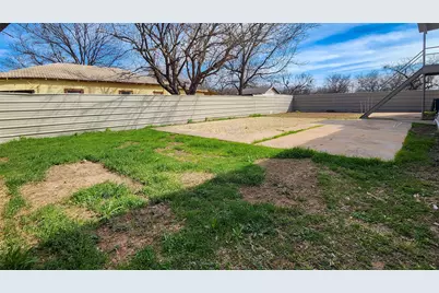401 E Pierce Street, Winters, TX 79567 - Photo 24