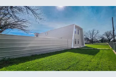 401 E Pierce Street, Winters, TX 79567 - Photo 2