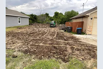 1039 E Magnolia Avenue, Fort Worth, TX 76104 - Photo 2