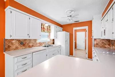 629 Williamsburg Court, Granbury, TX 76048 - Photo 16