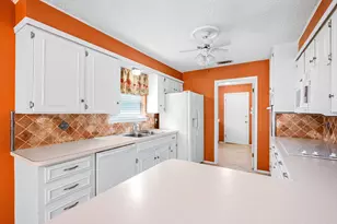 629 Williamsburg Ct, Granbury, TX 76048 - Photo 16