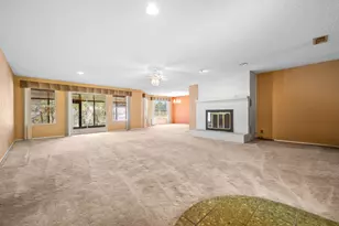 629 Williamsburg Ct, Granbury, TX 76048 - Photo 4