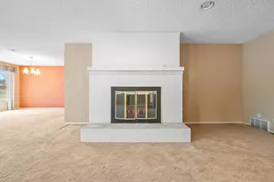 629 Williamsburg Ct, Granbury, TX 76048 - Photo 6