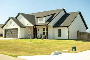 420 Red Bud Ln, Tolar, TX 76476 - Photo 2