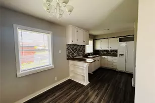 1815 W Brockett St, Sherman, TX 75092 - Photo 4