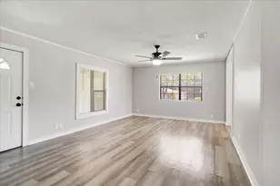 1815 W Brockett St, Sherman, TX 75092 - Photo 2