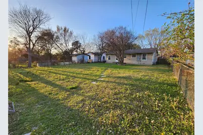118 E Daugherty Drive, Garland, TX 75041 - Photo 2