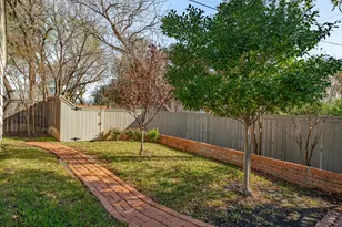 421 W Hazelwood Dr, Fort Worth, TX 76107 - Photo 34