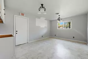 1044 E Cantey St, Fort Worth, TX 76104 - Photo 6