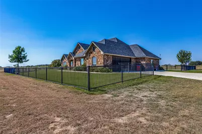 1150 Lone Star Road, Bowie, TX 76230 - Photo 4