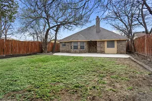 8102 Melrose Street E, White Settlement, TX 76108 - Photo 16