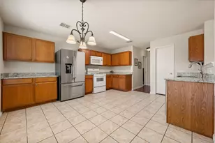 2139 Hacienda Ct, Grand Prairie, TX 75052 - Photo 4