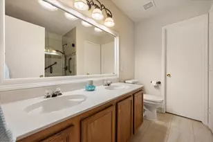 2139 Hacienda Ct, Grand Prairie, TX 75052 - Photo 20